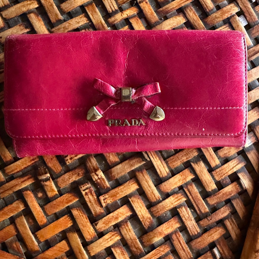 Prada Leather 2010s Pink Bow Wallet Classic Feminine OS Luxury